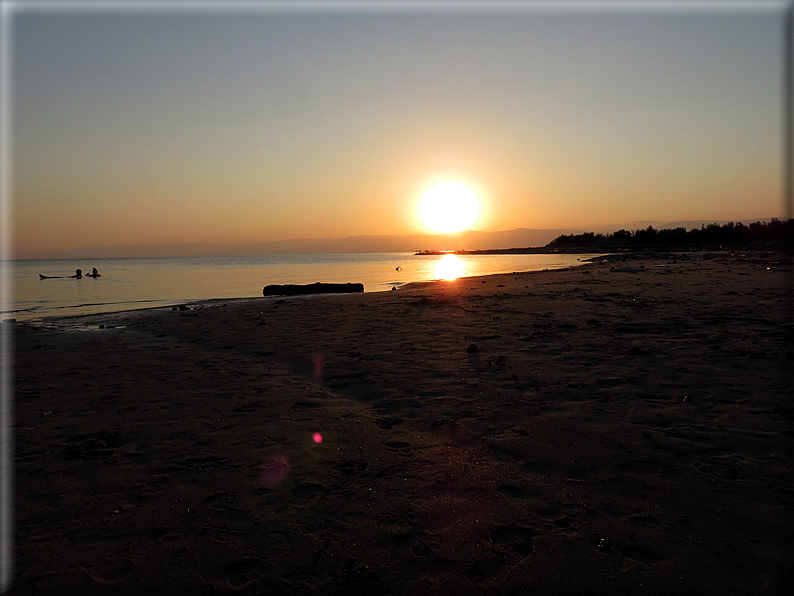 foto Tramonto sul Mar Morto